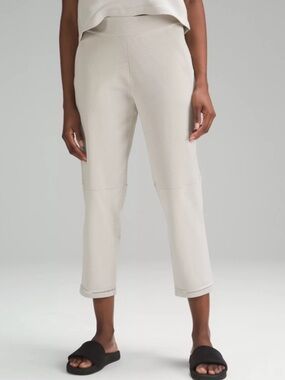 Lululemon Relaxed Fit High Rise Knit Cropped Pants 24" Size M